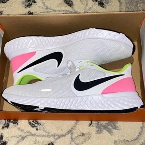NEW Nike Revolution 5 Pink White